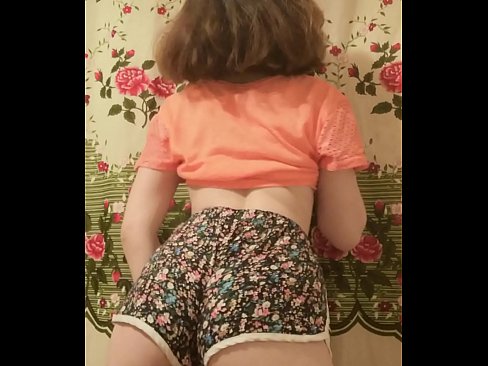 ❤️ Szexi fiatal csaj vetkőzteti le a rövidnadrágját a kamera előtt. Szex at hu.eviewporn.ru ️